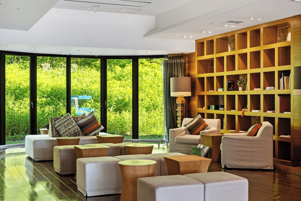 ロビーラウンジ