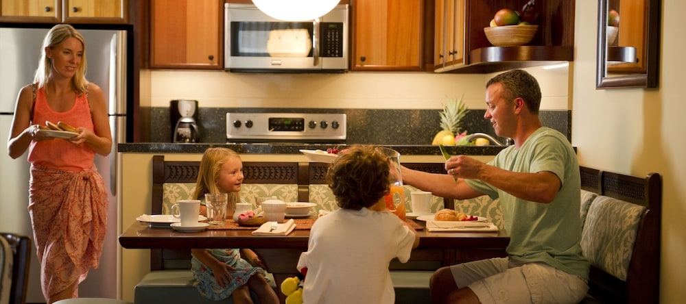 客室内のダイニングエリア