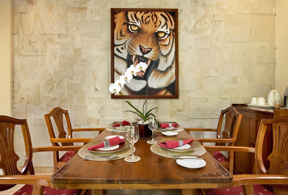 客室内のダイニングエリア