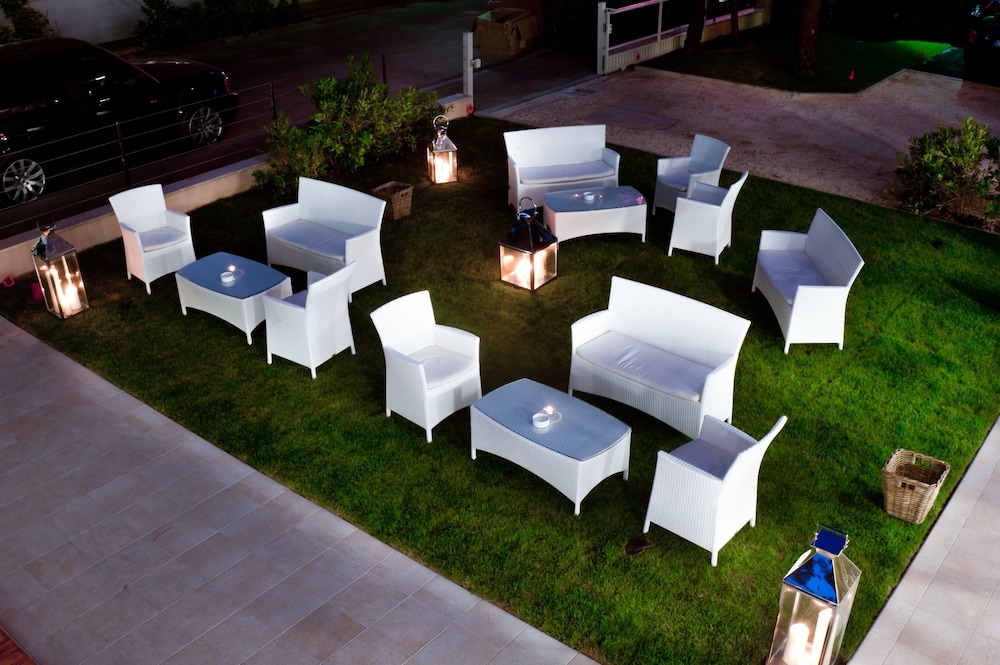 屋外ダイニングエリア