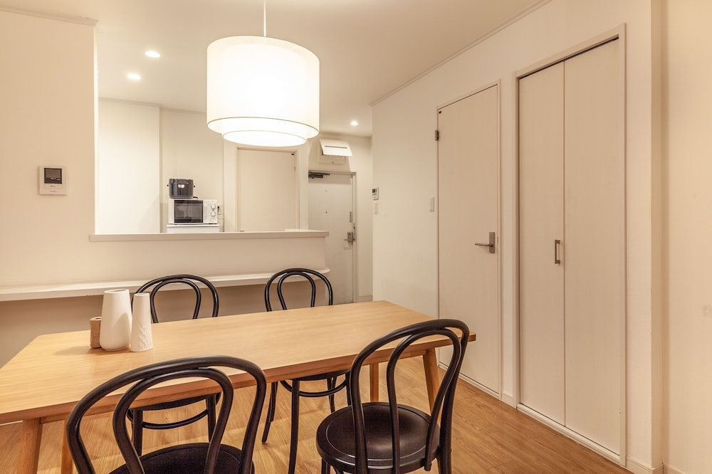 客室内のダイニングエリア