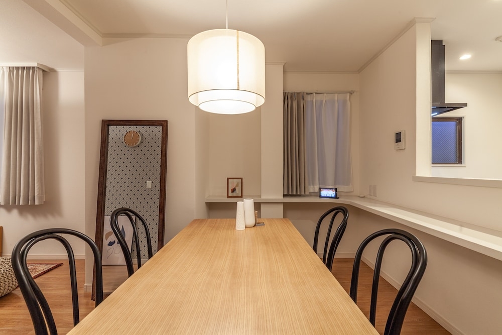 客室内のダイニングエリア