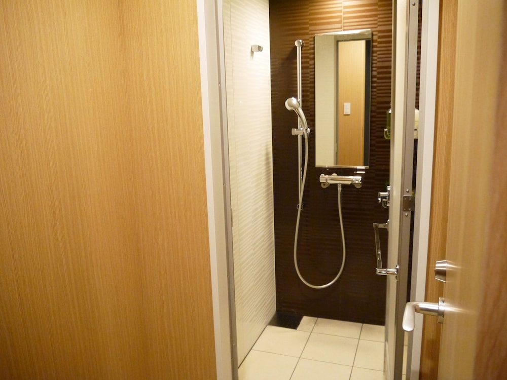 バスルームのシャワー
