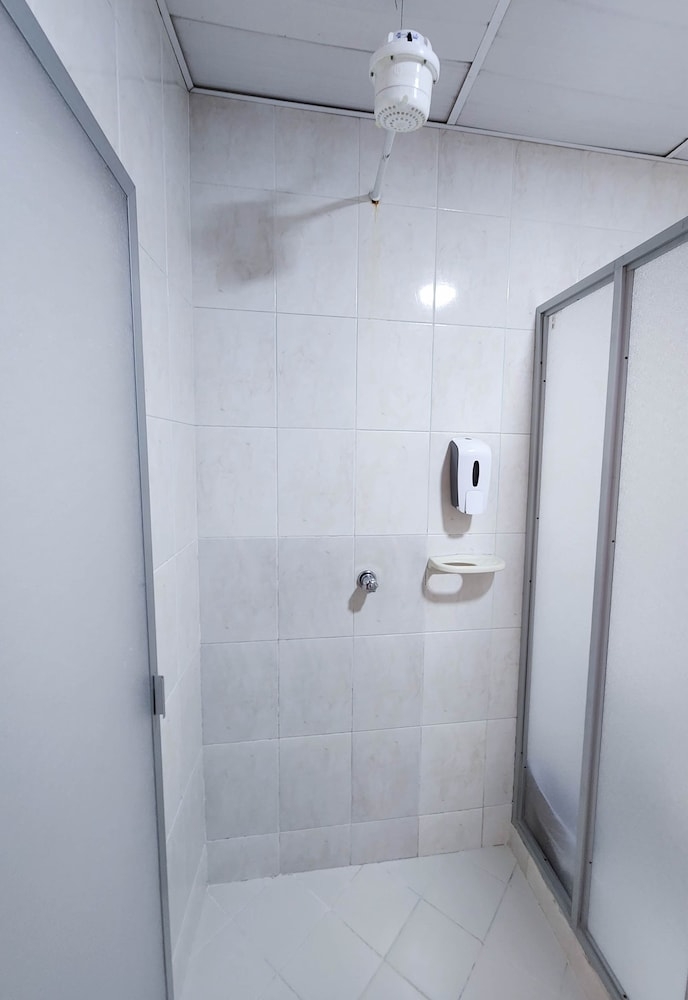 バスルームのシャワー