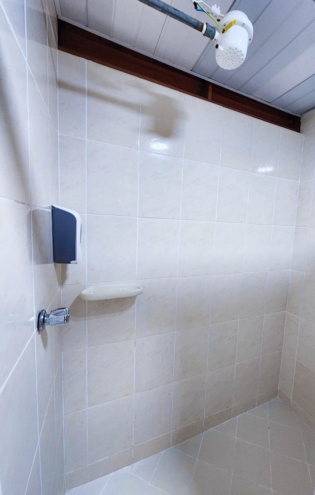 バスルームのシャワー