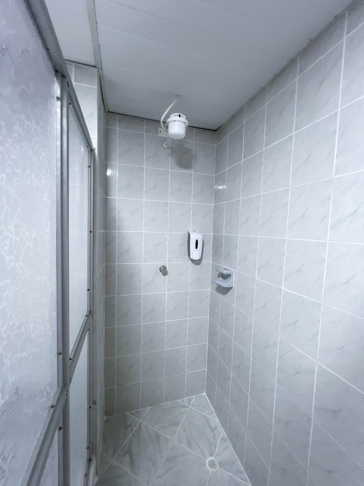 バスルームのシャワー