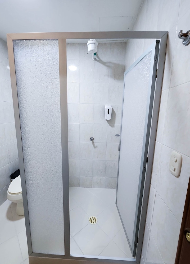 バスルームのシャワー