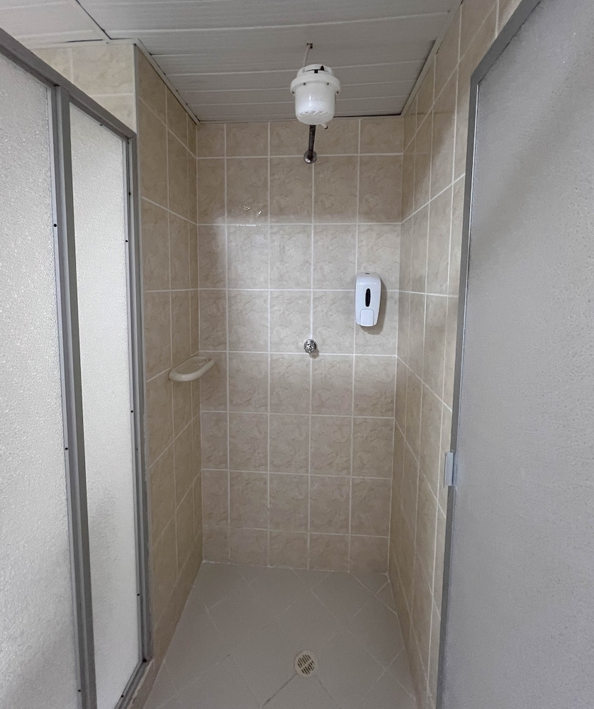 バスルームのシャワー