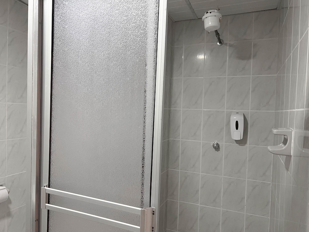 バスルームのシャワー