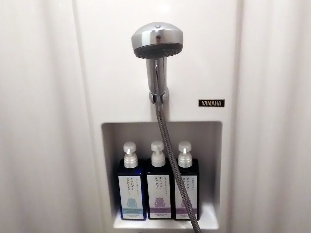 バスルームのシャワー