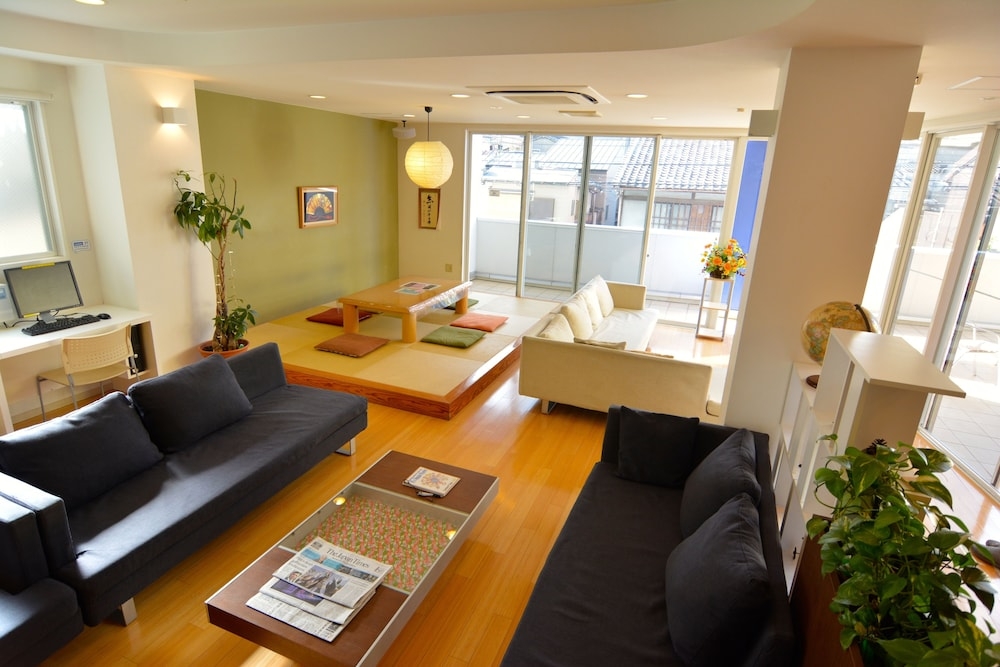 ロビーラウンジ