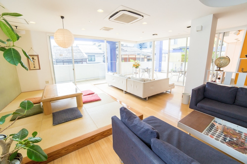 ロビーラウンジ