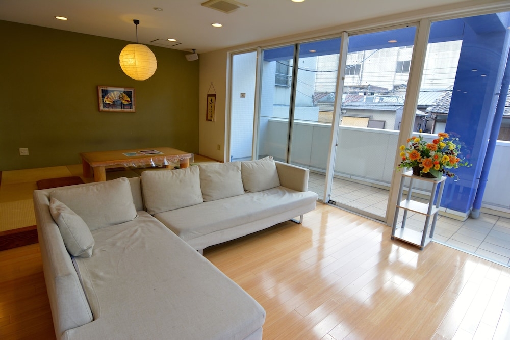 ロビーラウンジ