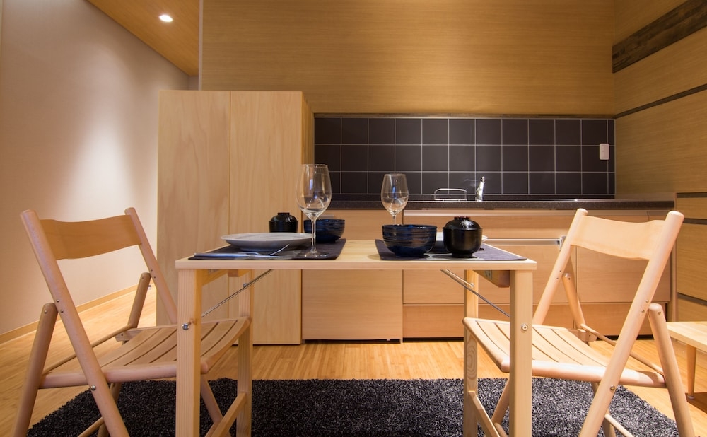 客室内のダイニングエリア