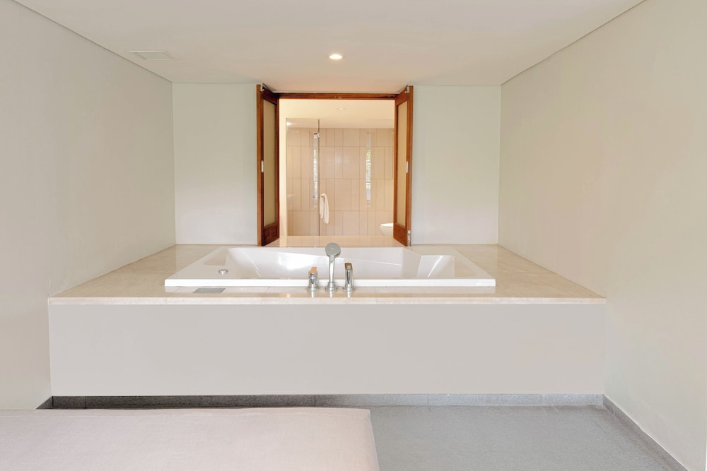 深めの浴槽