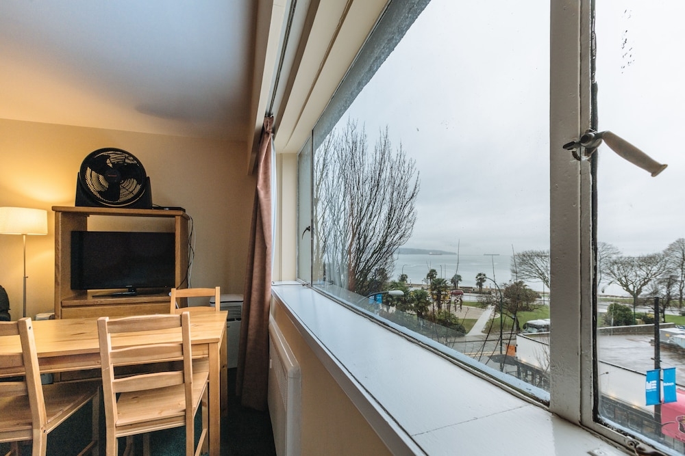 客室内のダイニングエリア