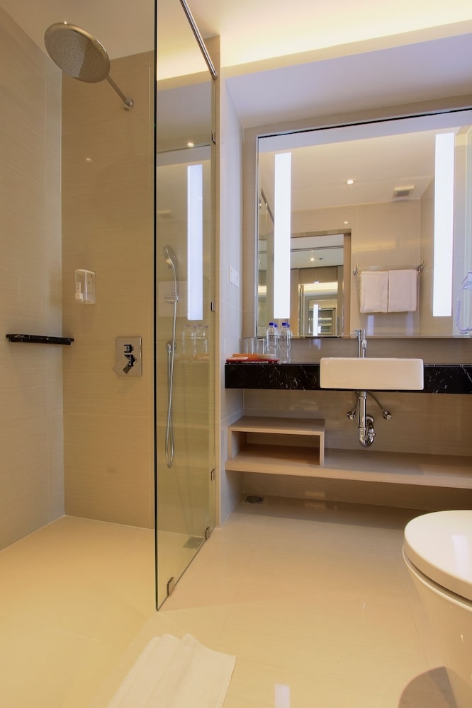 バスルームのシャワー