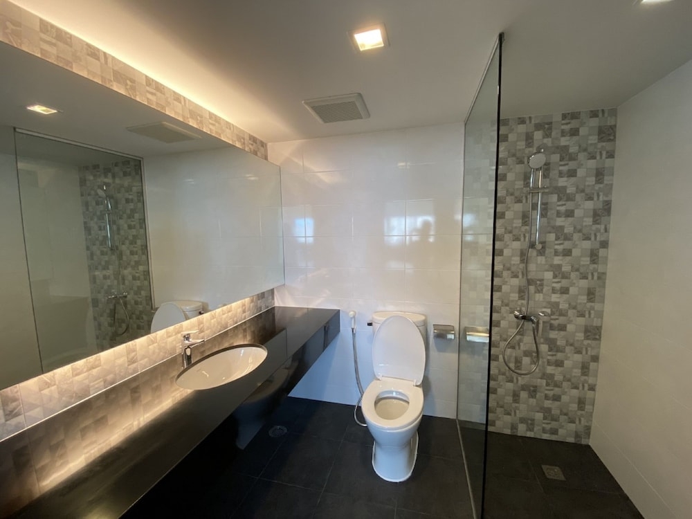 バスルームのシャワー