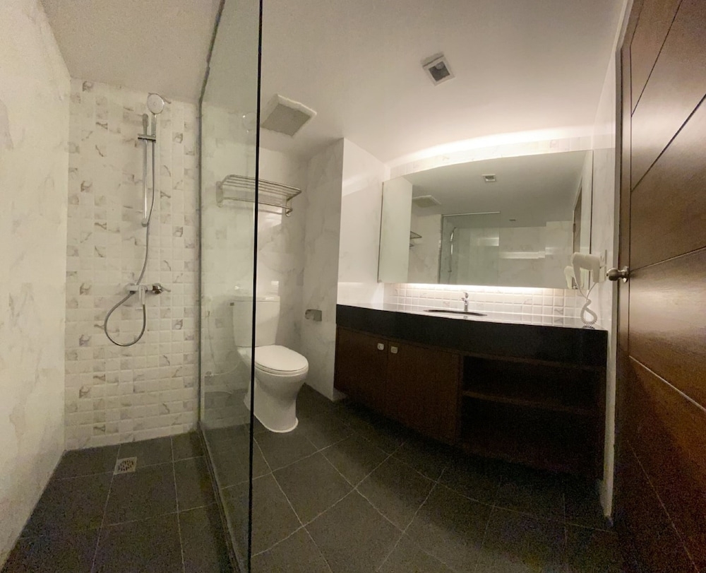 バスルームのシャワー