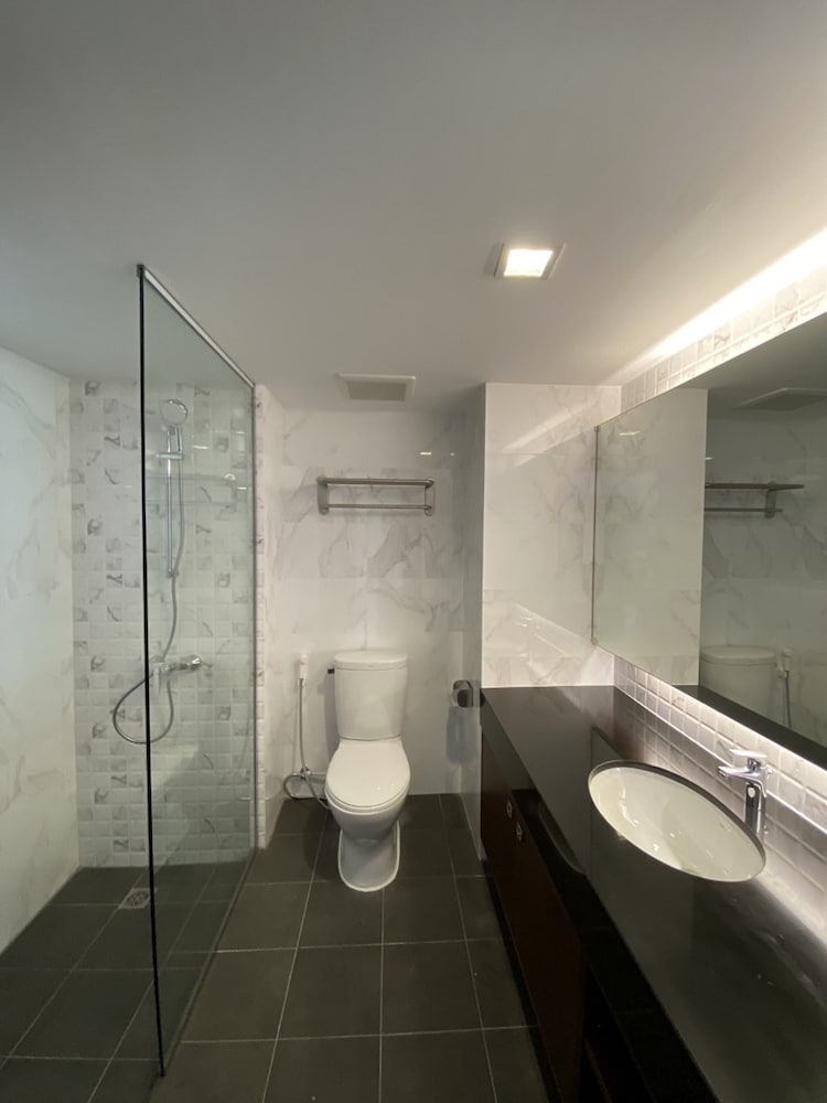 バスルームのシャワー