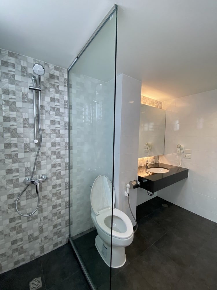 バスルームのシャワー