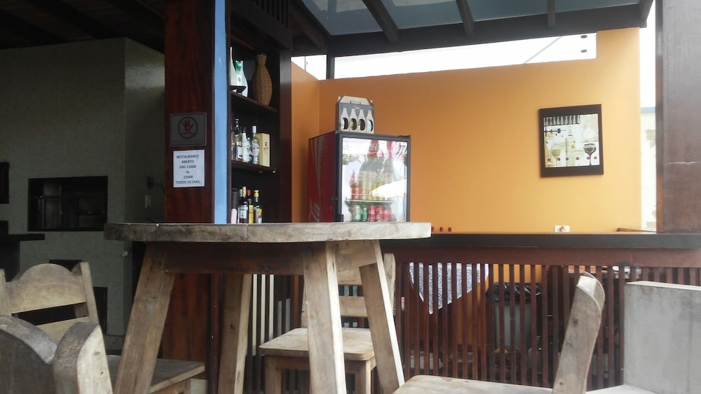 プールサイドバー