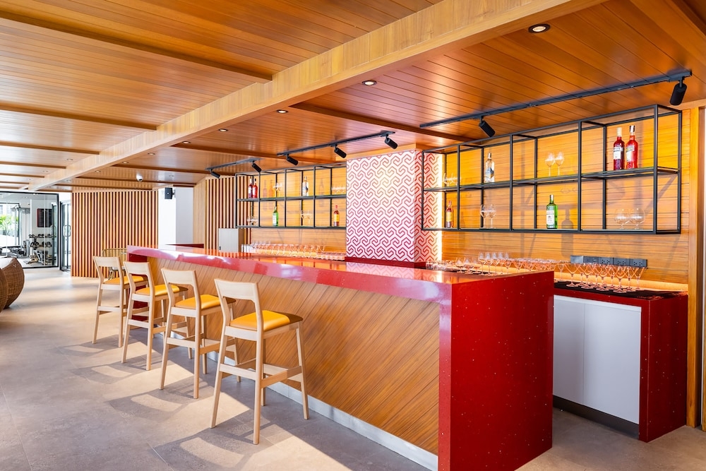 プールサイドバー