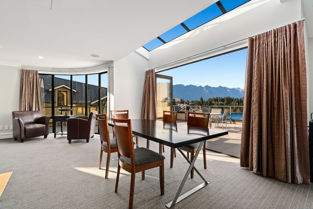 客室内のダイニングエリア