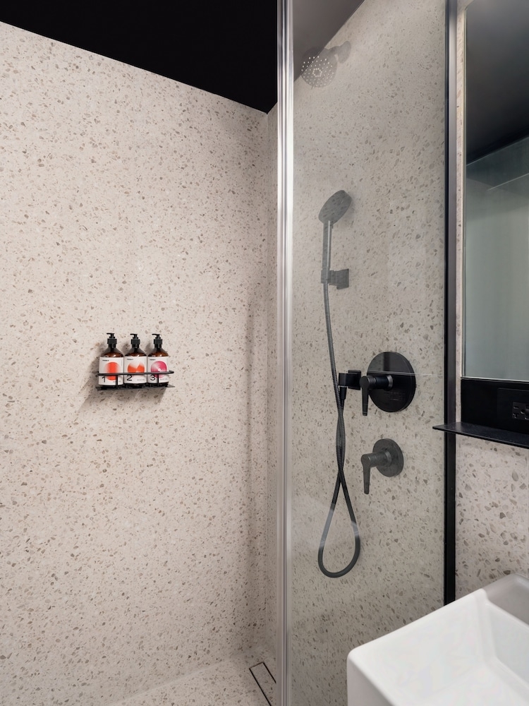 バスルームのシャワー