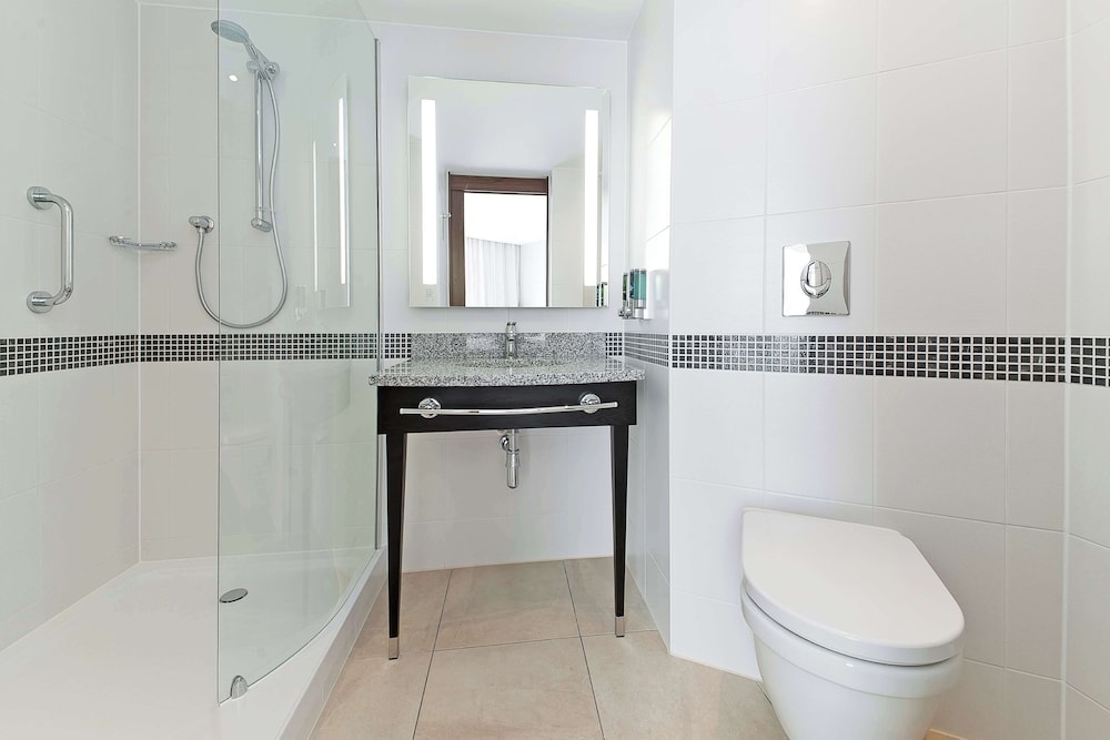 バスルームのシャワー