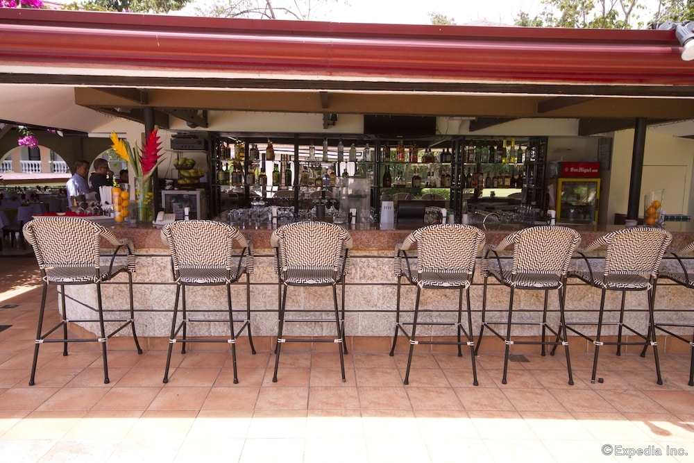 プールサイドバー