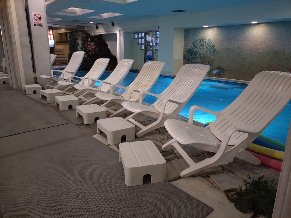 屋内 / 屋外プール