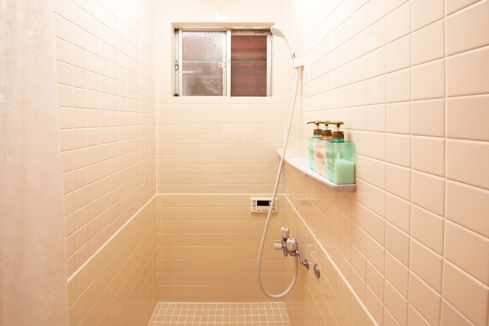 バスルームのシャワー