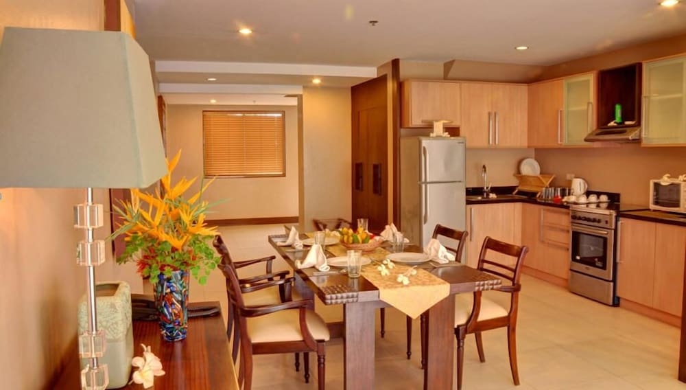 客室内のダイニングエリア