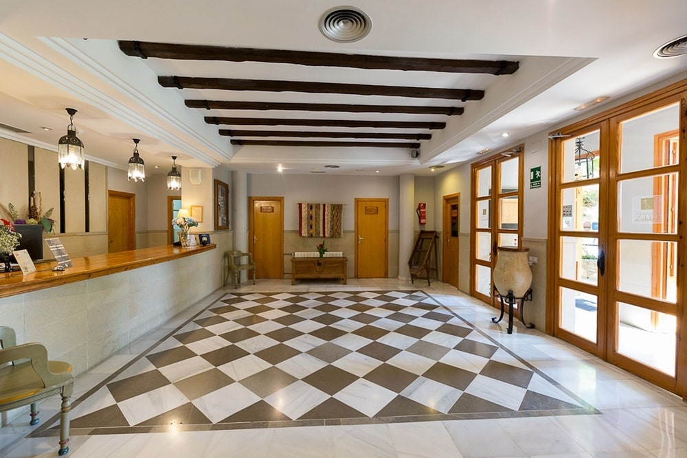 チェックイン / チェックアウト キオスク