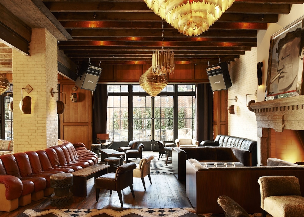 ロビーラウンジ