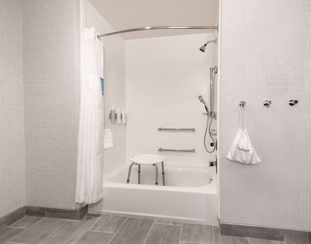 バスルームのシャワー