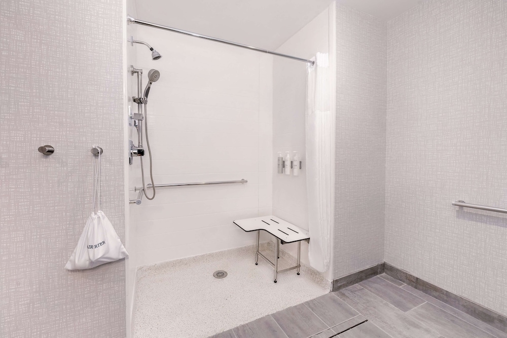 バスルームのシャワー