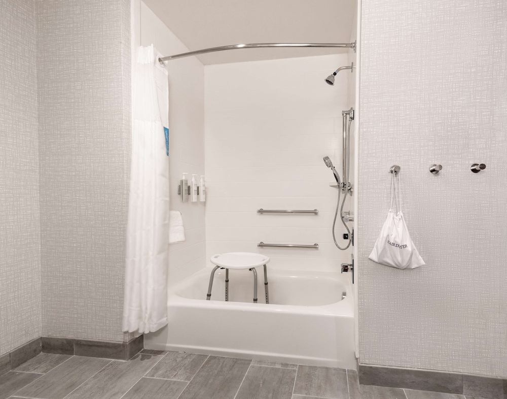 バスルームのシャワー