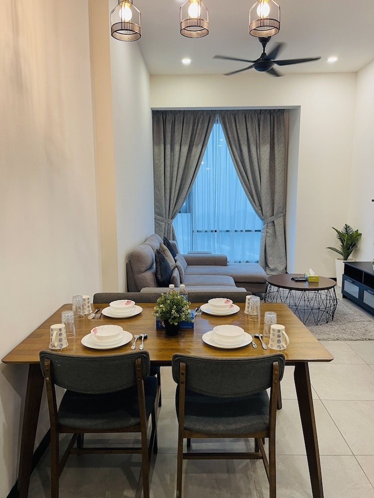 客室内のダイニングエリア