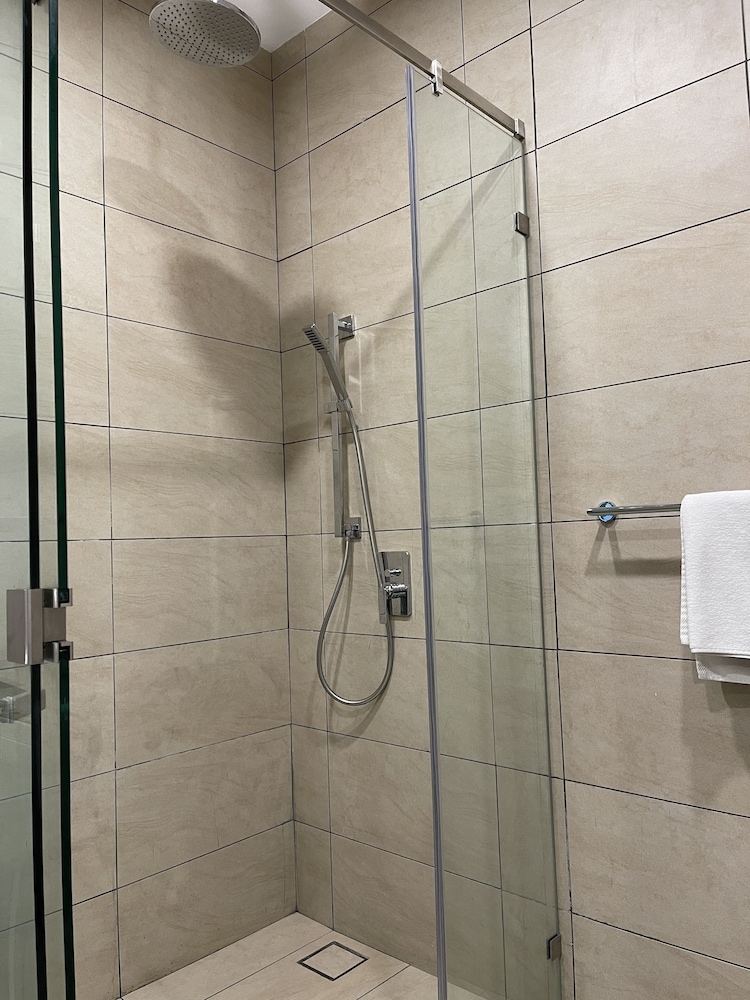 バスルームのシャワー