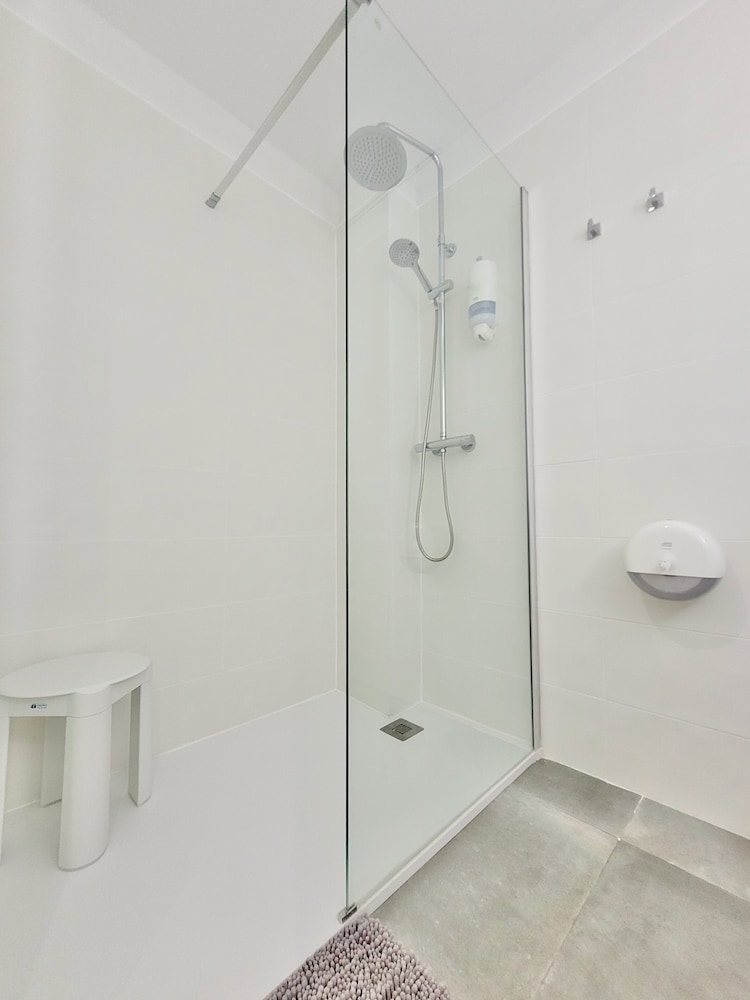 バスルームのシャワー