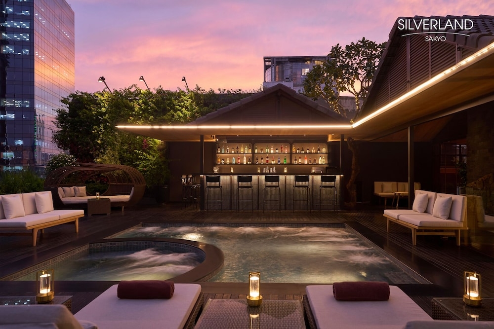 プールサイドバー