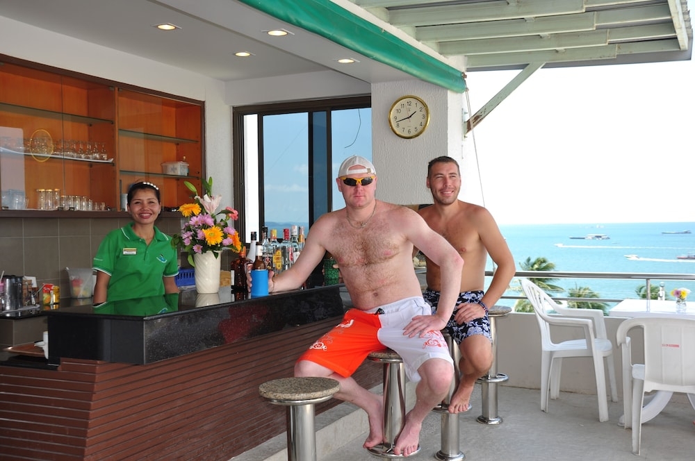 プールサイドバー