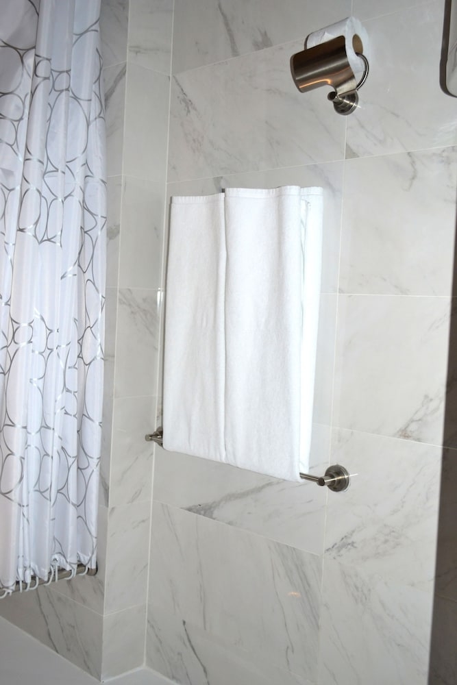 バスルームのシャワー