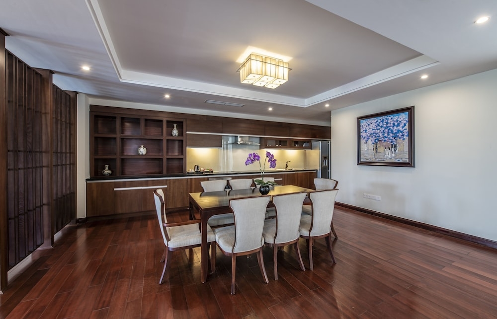 客室内のダイニングエリア