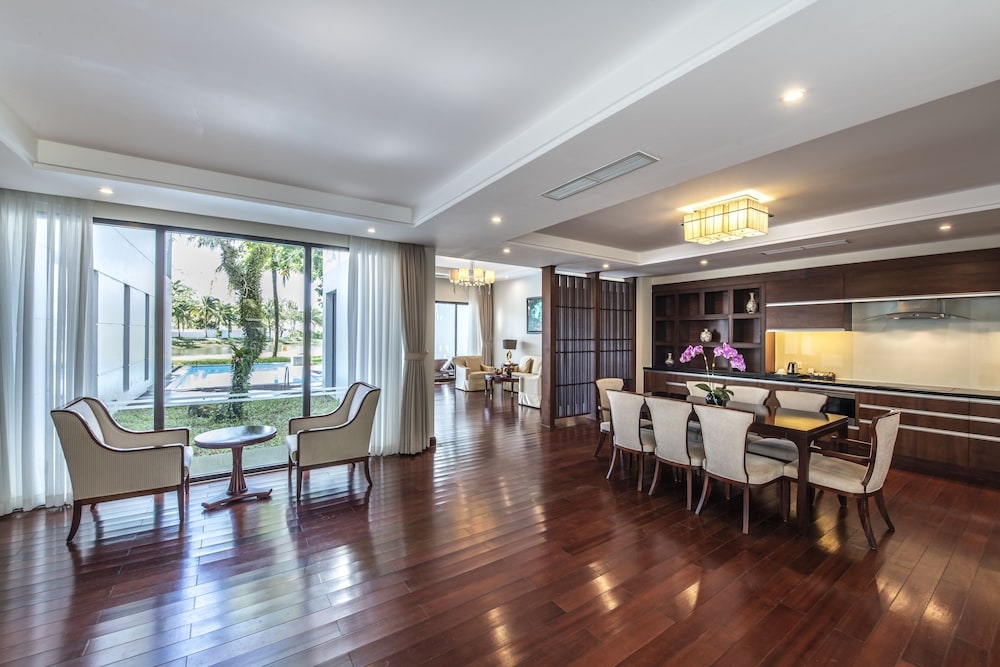 客室内のダイニングエリア