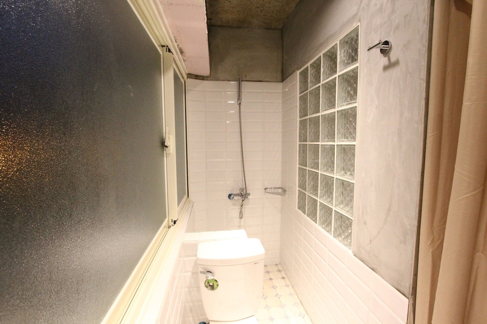 バスルームのシャワー