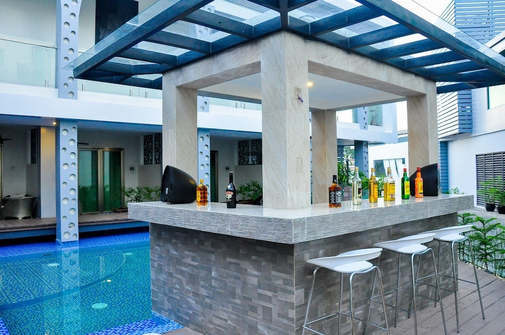 プールサイドバー