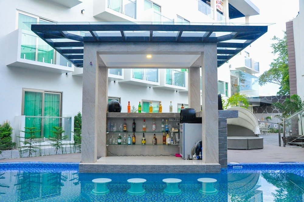 プールサイドバー